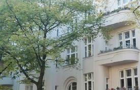 Satılık kiralanabilir daire – Charlottenburg-Wilmersdorf, Berlin, Almanya. 321,000 €