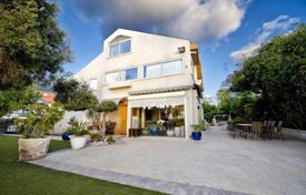 Yazlık ev – Netanya, Center District, İsrail. $3,808,000
