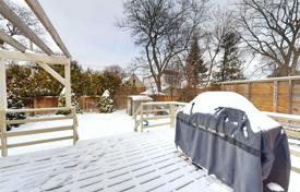 4 odalılar şehir içinde müstakil ev East York'da, Kanada. C$1,204,000