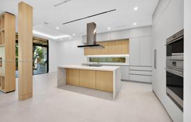 4 odalılar şehir içinde müstakil ev 332 m² Miami'de, Amerika Birleşik Devletleri. $3,900,000