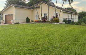 Şehir içinde müstakil ev – Plantation, Broward, Florida,  Amerika Birleşik Devletleri. $799,000