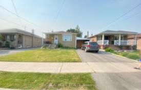 9 odalılar şehir içinde müstakil ev North York'da, Kanada. C$1,745,000