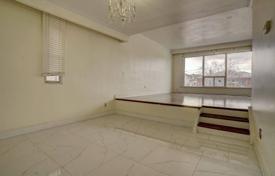 12 odalılar konak North York'da, Kanada. C$1,294,000