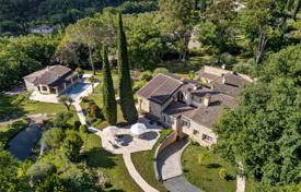 13 odalılar villa Le Bar-sur-Loup'da, Fransa. 2,700,000 €