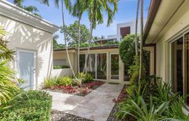 Villa – Miami sahili, Florida, Amerika Birleşik Devletleri. 2,041,000 €