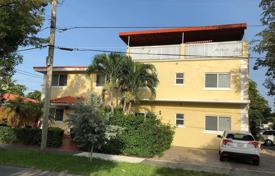 Yazlık ev – Miami, Florida, Amerika Birleşik Devletleri. $1,600,000
