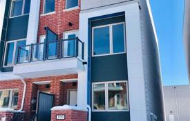 5 odalılar konak North York'da, Kanada. C$1,708,000