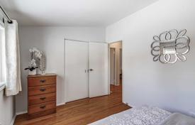 3 odalılar şehir içinde müstakil ev North York'da, Kanada. C$1,095,000