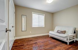 13 odalılar şehir içinde müstakil ev North York'da, Kanada. C$2,443,000