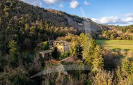 1 odalılar villa 600 m² Terni'de, İtalya. 1,650,000 €