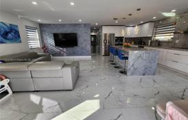 4 odalılar şehir içinde müstakil ev 158 m² Miami'de, Amerika Birleşik Devletleri. $780,000