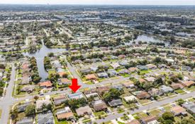 Şehir içinde müstakil ev – Lauderdale Lakes, Broward, Florida,  Amerika Birleşik Devletleri. $600,000