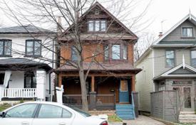 4 odalılar şehir içinde müstakil ev Old Toronto'da, Kanada. C$2,309,000