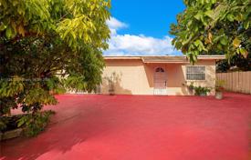4 odalılar şehir içinde müstakil ev 208 m² Miami'de, Amerika Birleşik Devletleri. $600,000