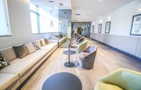 4 odalılar daire North York'da, Kanada. C$724,000
