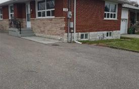 8 odalılar şehir içinde müstakil ev Scarborough'da, Kanada. C$1,177,000