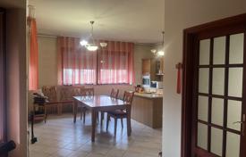 1 odalılar şehir içinde müstakil ev 934 m² Debrecen'da, Macaristan. 1,393,000 €