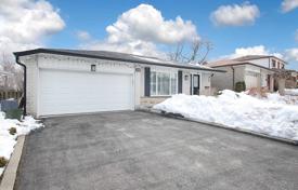 11 odalılar şehir içinde müstakil ev Scarborough'da, Kanada. C$1,776,000