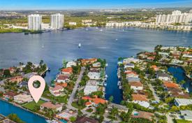 Şehir içinde müstakil ev – North Miami Beach, Florida, Amerika Birleşik Devletleri. $7,450,000