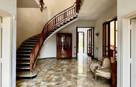 19 odalılar villa Monsummano Terme'de, İtalya. 1,300,000 €