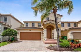 Yazlık ev – Aventura, Florida, Amerika Birleşik Devletleri. $939,000