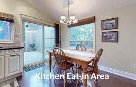 10 odalılar şehir içinde müstakil ev Etobicoke'de, Kanada. C$1,729,000
