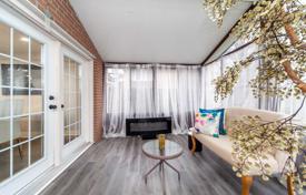 5 odalılar şehir içinde müstakil ev North York'da, Kanada. C$1,979,000