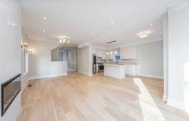 11 odalılar şehir içinde müstakil ev North York'da, Kanada. C$2,039,000