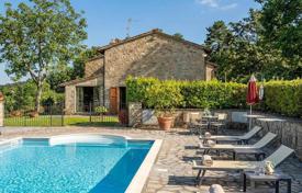 6 odalılar villa 320 m² Castel Focognano'da, İtalya. 1,100,000 €