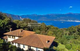13 odalılar villa Stresa'da, İtalya. 1,450,000 €