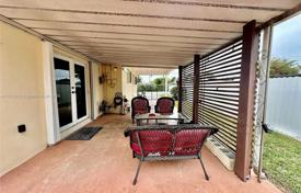 4 odalılar şehir içinde müstakil ev 197 m² Miami'de, Amerika Birleşik Devletleri. $699,000