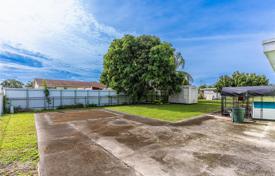 3 odalılar şehir içinde müstakil ev 197 m² Miami'de, Amerika Birleşik Devletleri. $600,000