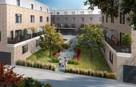 6 odalılar konak North York'da, Kanada. C$1,810,000