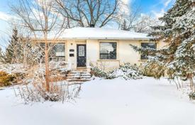 5 odalılar şehir içinde müstakil ev North York'da, Kanada. C$1,953,000