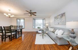 6 odalılar şehir içinde müstakil ev North York'da, Kanada. C$1,585,000