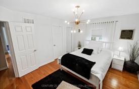 11 odalılar şehir içinde müstakil ev Scarborough'da, Kanada. C$1,552,000