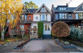 4 odalılar konak Old Toronto'da, Kanada. C$1,320,000