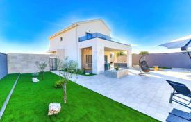 5 odalılar şehir içinde müstakil ev 139 m² Novi Vinodolski'de, Hırvatistan. 830,000 €