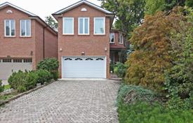 4 odalılar şehir içinde müstakil ev North York'da, Kanada. C$2,057,000