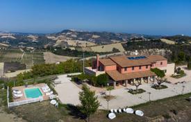 9 odalılar villa 990 m² Ascoli Piceno'da, İtalya. 1,890,000 €