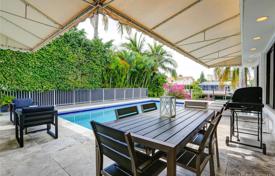 Villa – North Miami, Florida, Amerika Birleşik Devletleri. 1,728,000 €