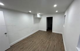 3 odalılar şehir içinde müstakil ev 113 m² Miami'de, Amerika Birleşik Devletleri. $509,000