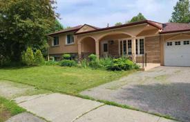 5 odalılar şehir içinde müstakil ev North York'da, Kanada. C$2,484,000