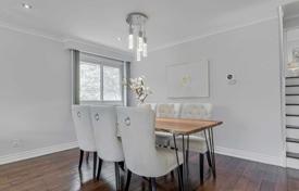 10 odalılar şehir içinde müstakil ev North York'da, Kanada. C$2,577,000