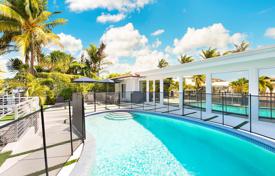 Villa – North Miami, Florida, Amerika Birleşik Devletleri. 1,526,000 €