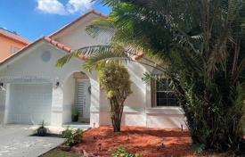 Şehir içinde müstakil ev – Plantation, Broward, Florida,  Amerika Birleşik Devletleri. $535,000