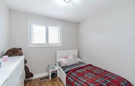 3 odalılar konak North York'da, Kanada. C$1,308,000