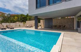 4 odalılar şehir içinde müstakil ev 223 m² Primorje-Gorski Kotar County'da, Hırvatistan. 1,100,000 €