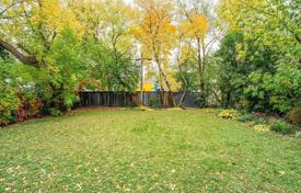4 odalılar şehir içinde müstakil ev North York'da, Kanada. C$2,109,000