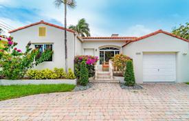 Yazlık ev – Surfside, Florida, Amerika Birleşik Devletleri. $825,000